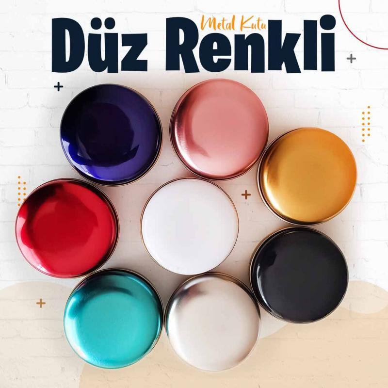 Düz renkli metal kutular